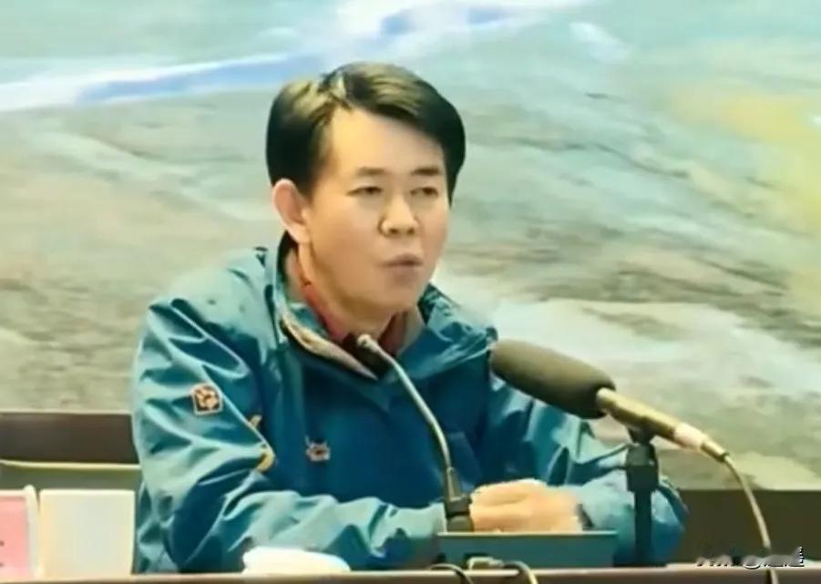 戴旭这一摔门，可是把某些“精英”的遮羞布给扯下来了。
录个节目，正讲到美国的包围