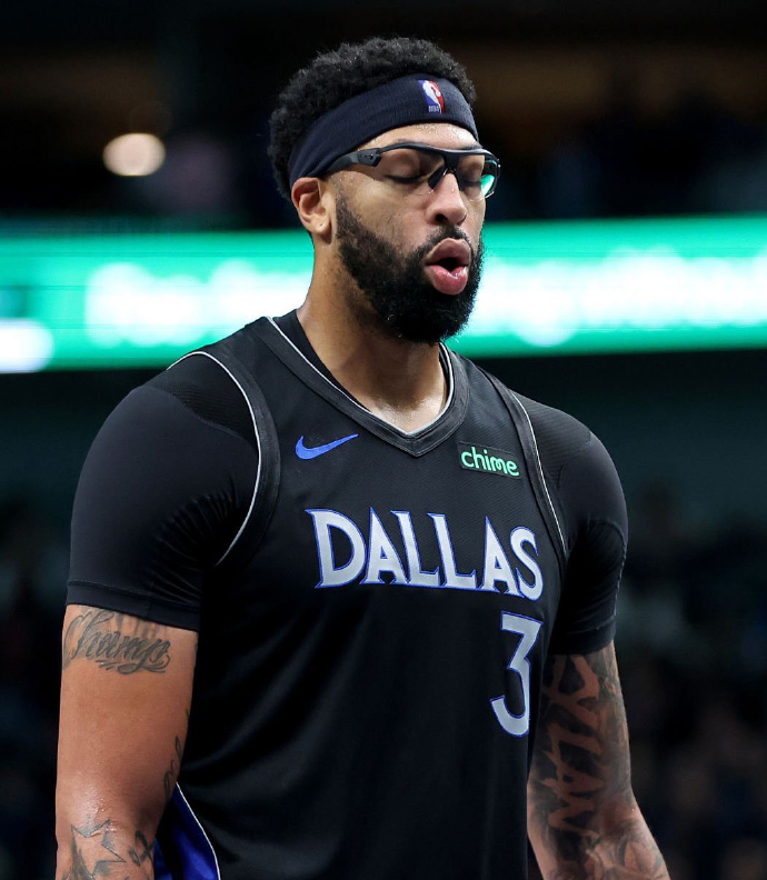 浓眉团队施压独行侠据名记Shams消息：浓眉经纪人里奇保罗近日与独行侠的管理层进