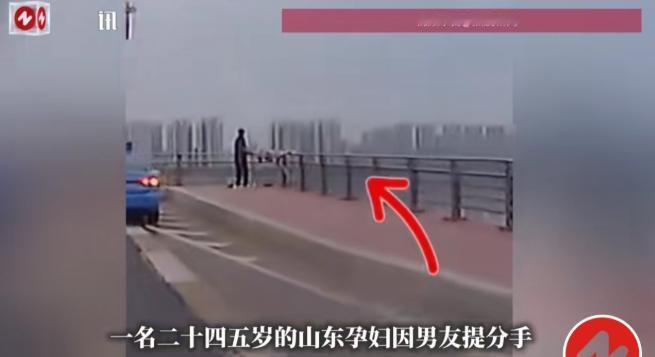 山东，一对20多岁的情侣同居住在一起，俩人都是很有需求的年纪，感情热烈，不懂节制