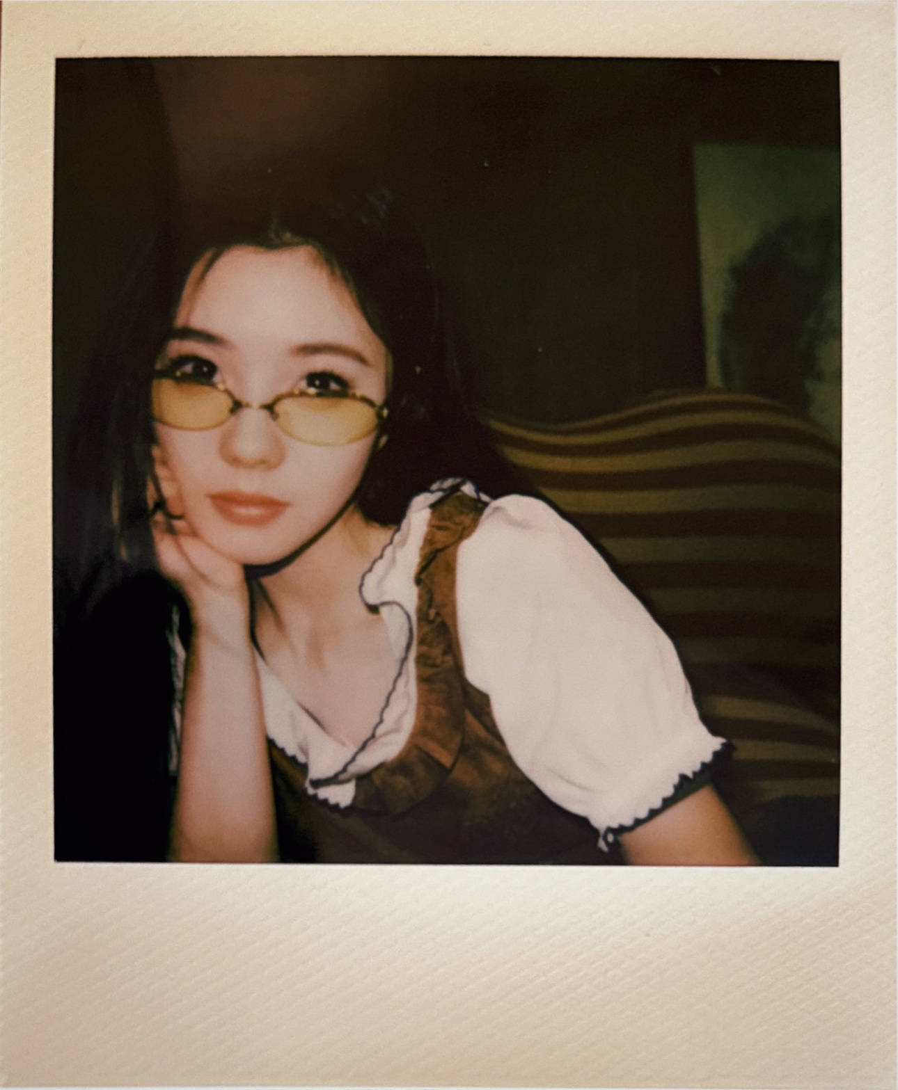 好美啊我不行了啊啊啊啊刘浩存半框眼镜造型刘浩存复古胶片拍立得