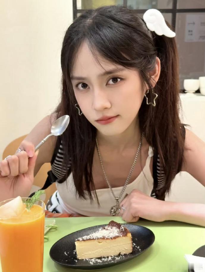 花少8阵容真的好强大姐姐团直接集齐吴君如、殷桃、林依晨、周冬雨四位实力影后，阅历