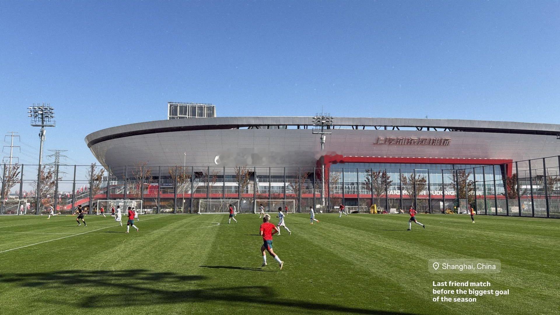 河南队跟上海海港队的热身赛正在进行当中目前上半场比赛已结束 这也是河南队在足协杯