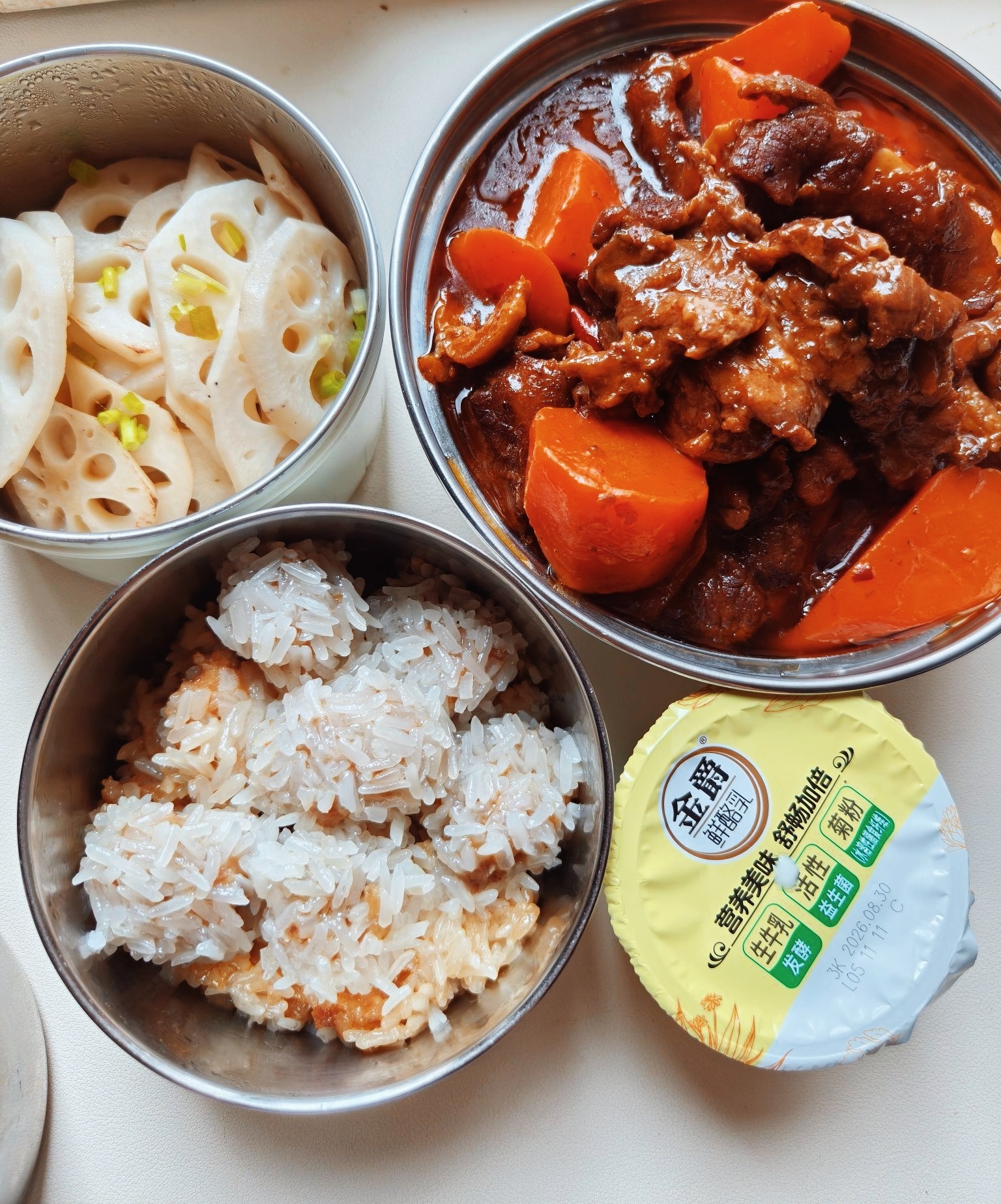 爷爷奶奶视频时说：孙子进门，小鸡没魂。[柯基]什么意思，那我不追鸡，鸡就来追我了