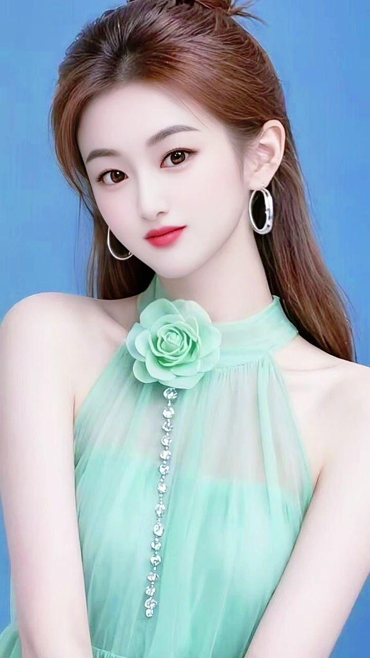 美出高级感 美出清新感 美出温柔感 浅绿色连衣裙仙气飘飘 清纯甜美