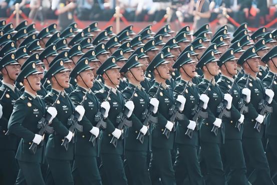回归快三十年了，700多万常住人口的香港，至今居然找不出哪怕一个从本地报名、穿上