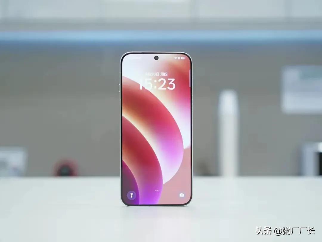 find x8大大方方模仿苹果，甚至有舆论说模仿得比苹果还苹果，这样真挺好啊。