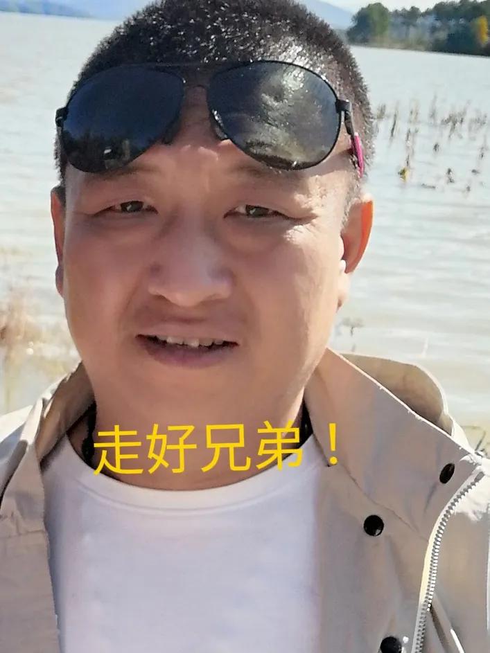 昨天上午这个时候你还跟我们语音聊天，怎么下午就走了？前天你还在群里让我帮你助力拼