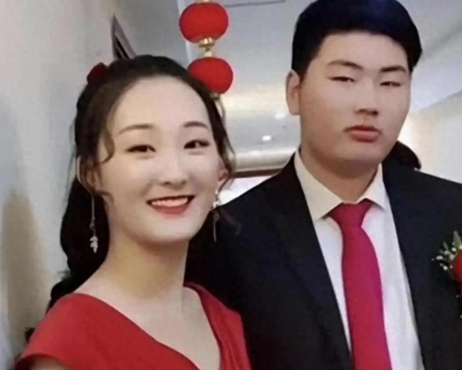 这场持续数年、争议不断的大衣哥儿媳婚约风波，没有法庭的离婚判决，却让千万网友为“