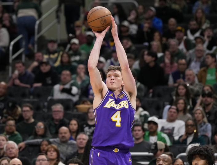 今日，据NBA记者Evan Sidery报道，湖人正在积极寻找交易伙伴，来处理掉