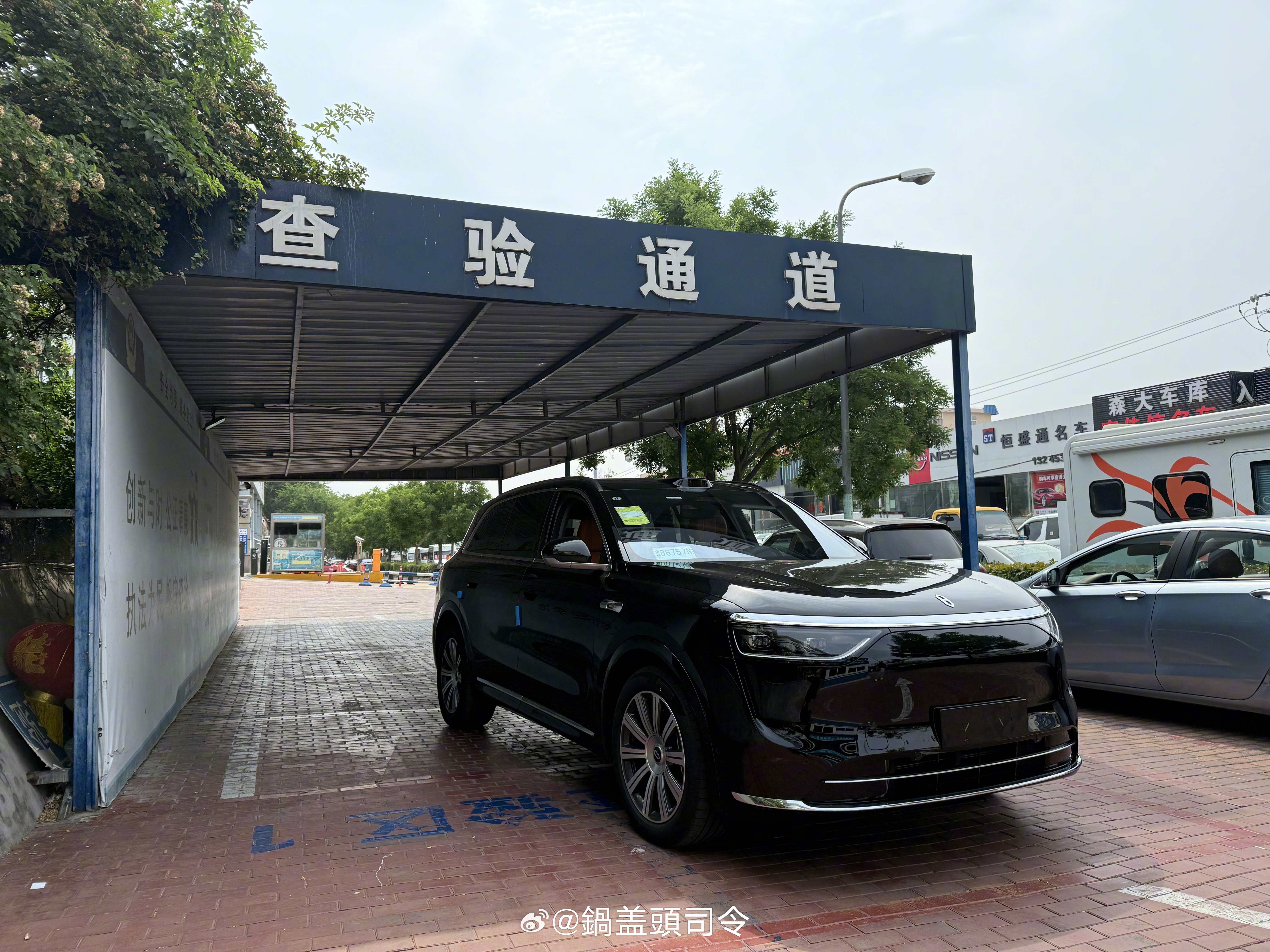 问界M8今天挂牌！快快快，帮我选个号！ ​​​