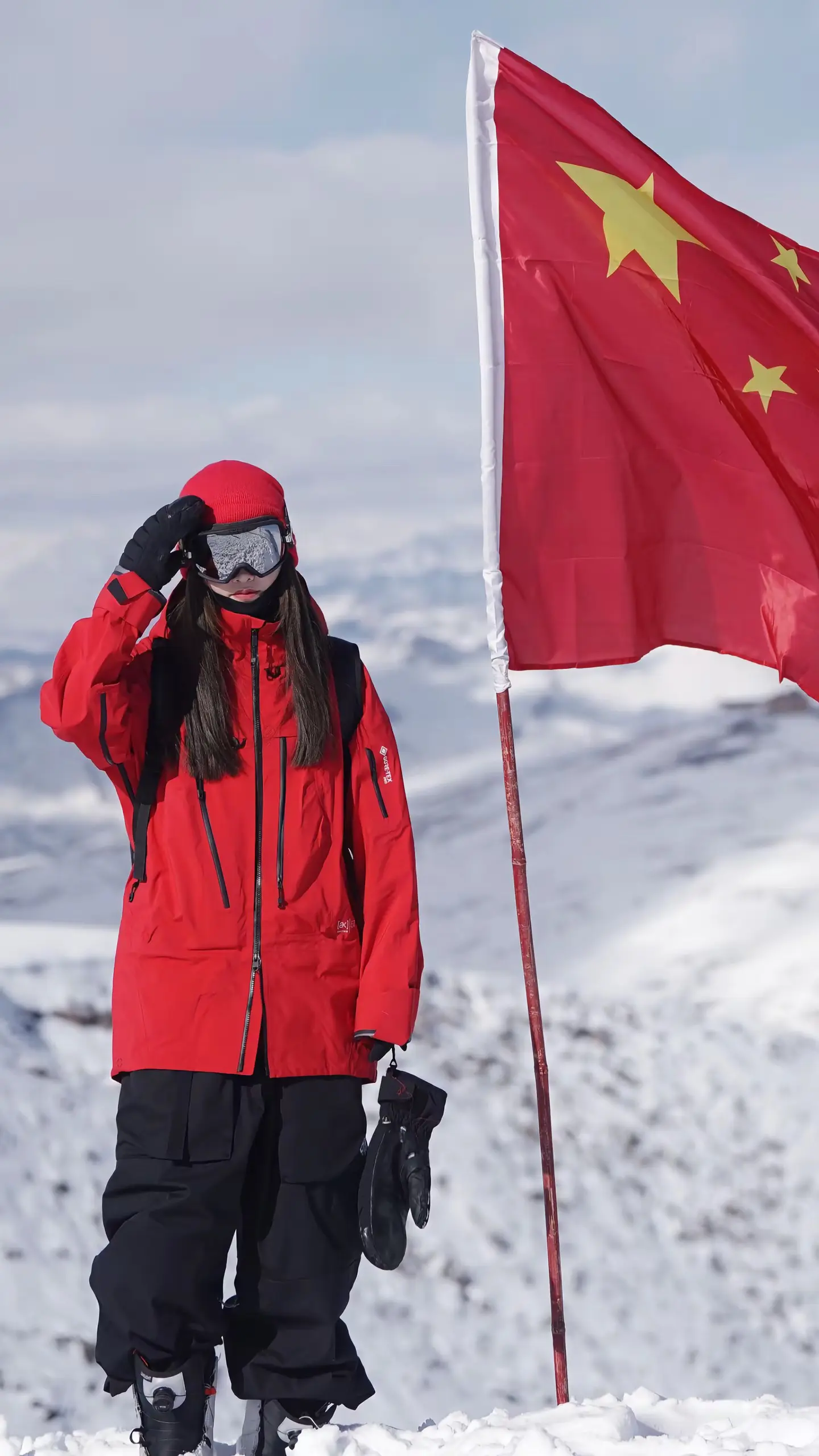 以青春之名书写清澈至爱 以心中红心献礼于中华͔.