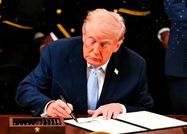 老特这次是真的要“名利双收”了，美国政府宣布：从今年6月份开始，新版的美元上，都