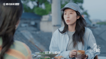 #周雨彤表示人的状态是流动的# xs打造周式松弛感的秘诀原来是“懒”，万万没想到