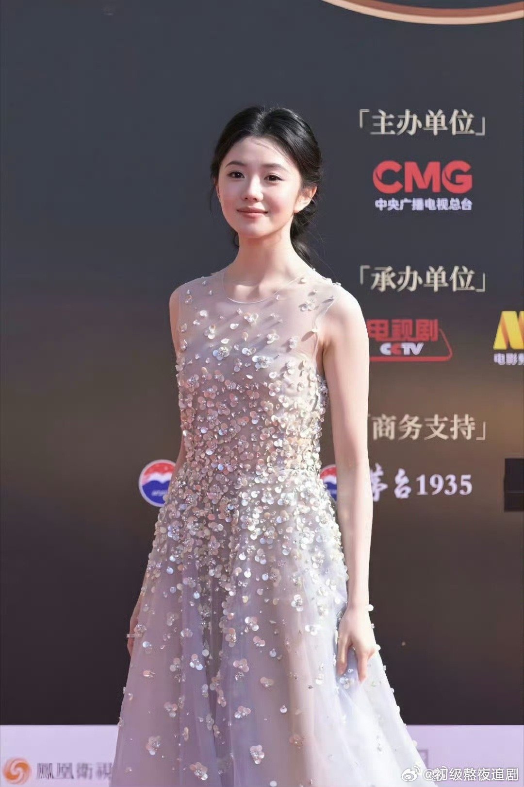 刘浩存张子枫同为00🌸，大家更看好谁的发展 