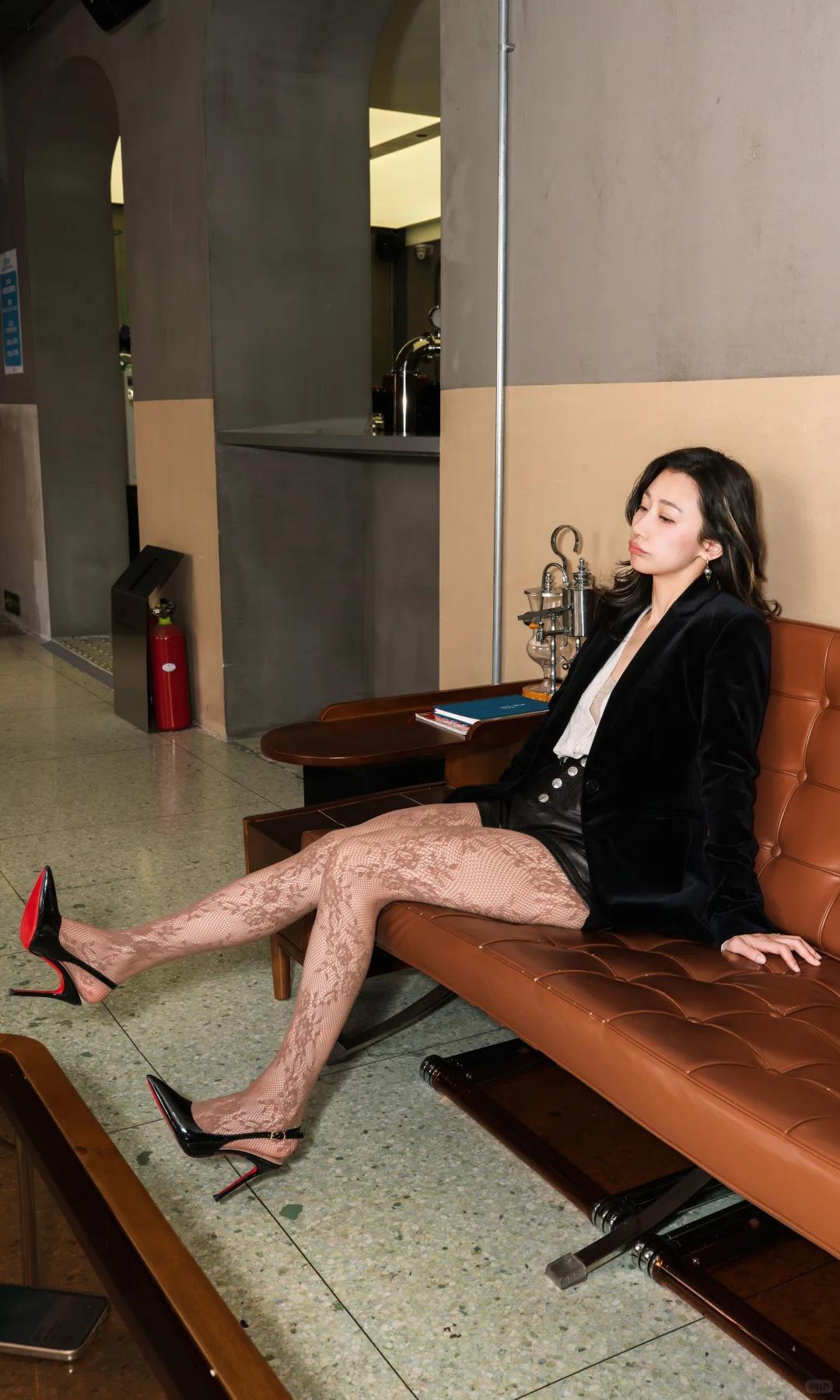 复工第一天就犯了迷糊，闹钟响晚了十分钟，整个人像上了发条似的往前冲。慌慌张张翻出