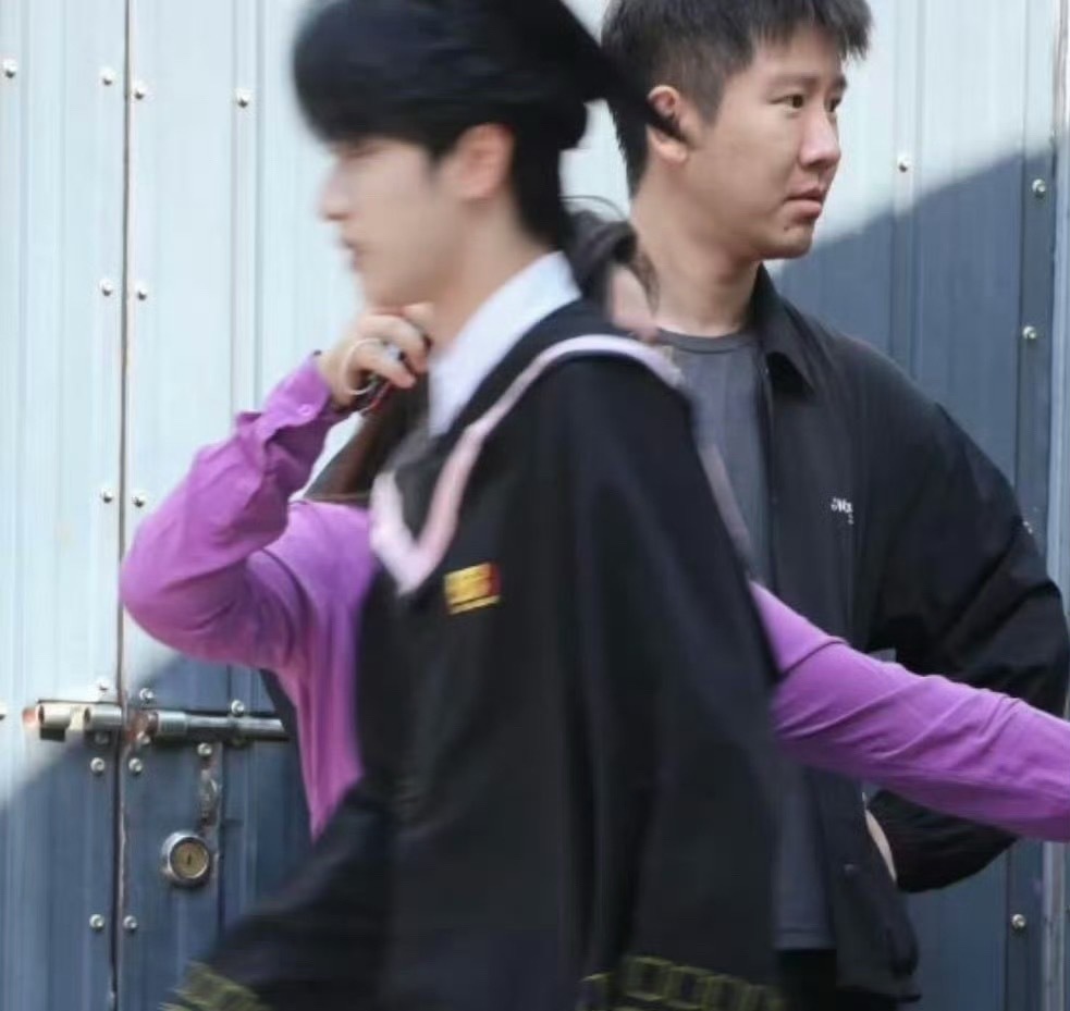 严浩翔没拍毕业照严浩翔没拍毕业合照 好遗憾啊🥺 严浩翔学士服路透