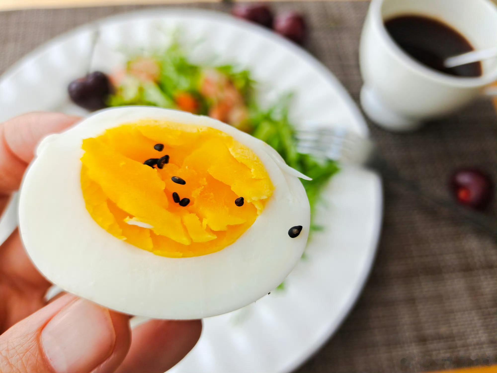 #鸡蛋一天最多让吃几个##这个问题吃什么# 中国居民膳食指南建议一天一个，我坐月