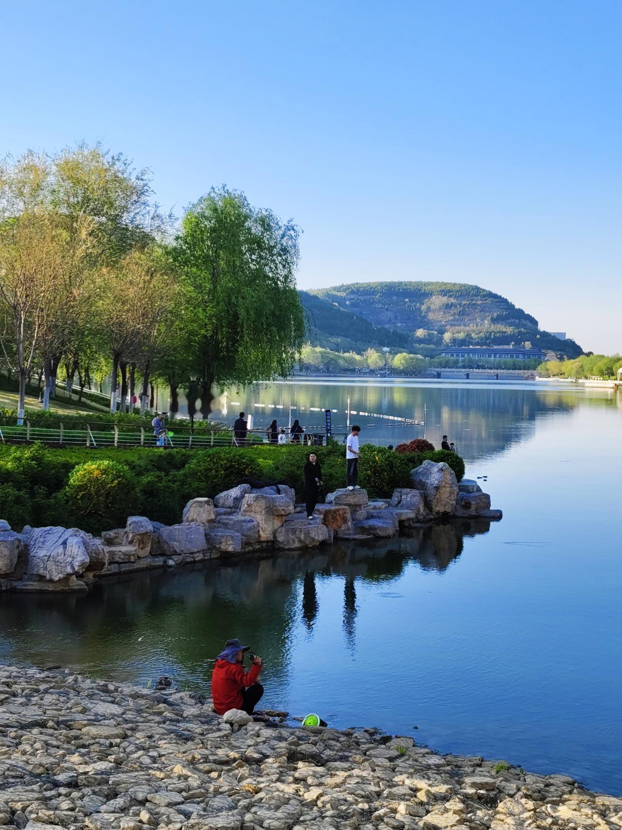 济南孟家水库风景美如画！只要天气好，我和老头几乎每天都会找个环境比较好的地方散散
