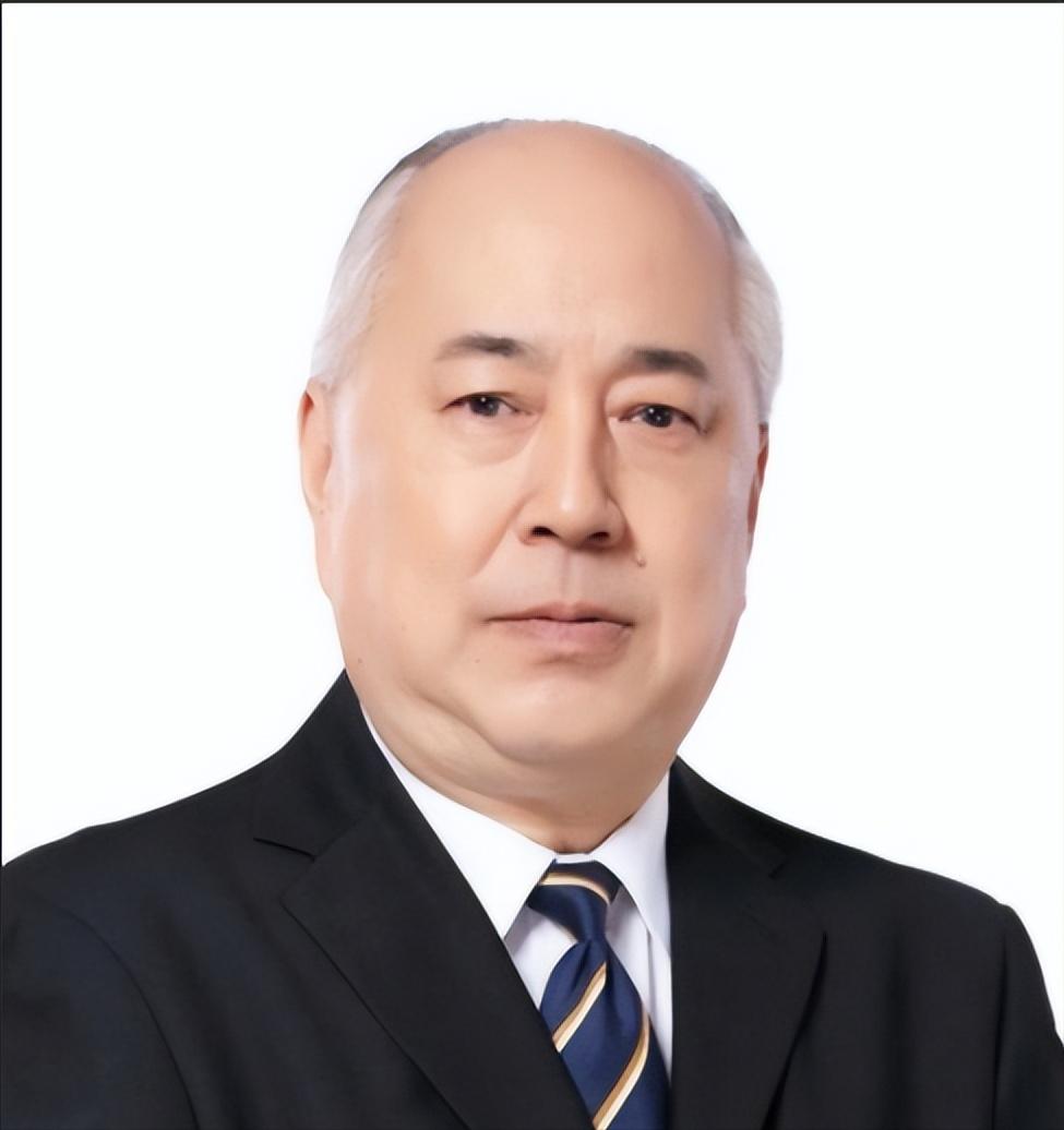 钱学森的儿子钱永刚，一生中两次辍学，初中数学考30分，高中没念完就另谋出路，而父