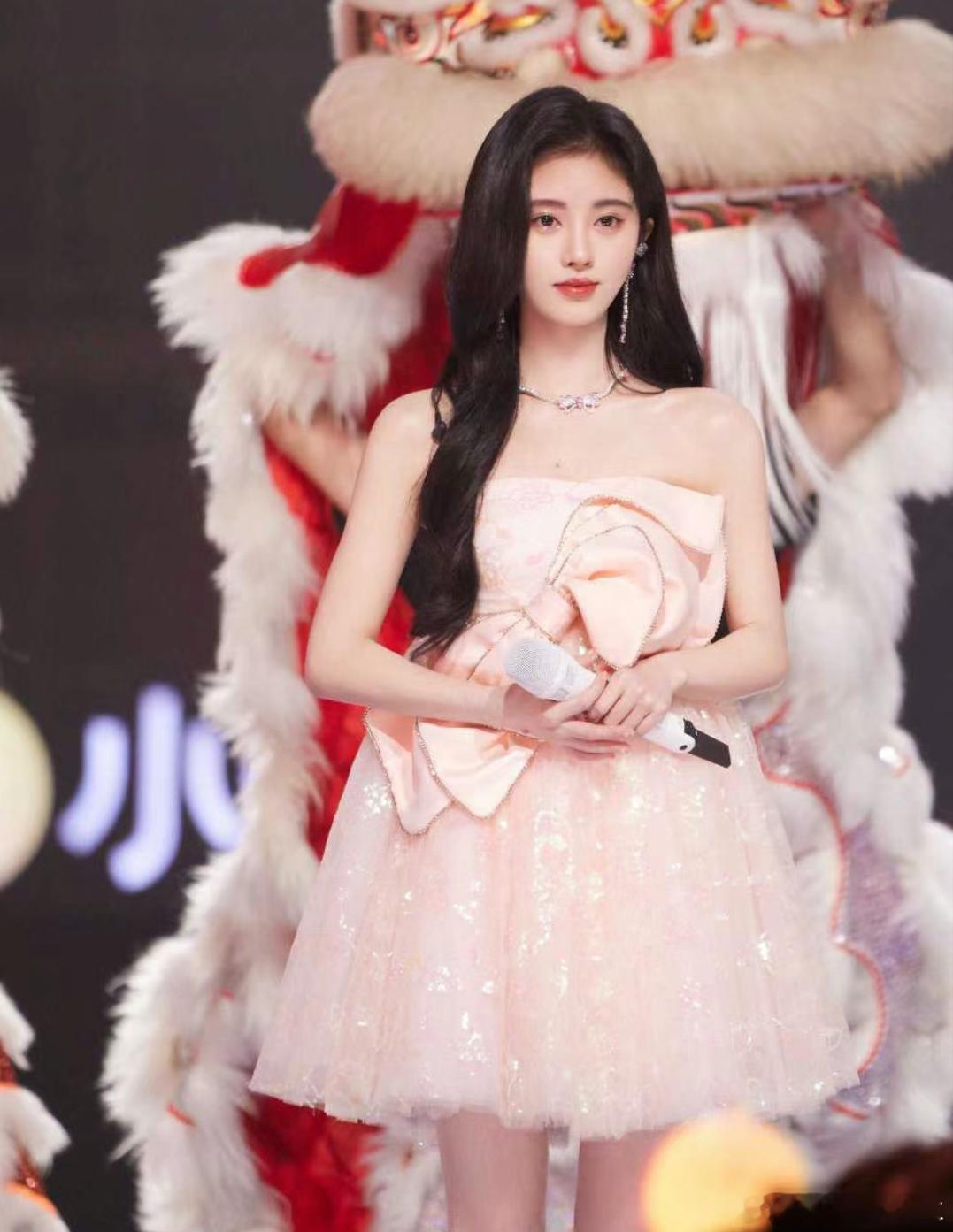 是公主也是女王呀[打call][打call][打call]爱每一个阶段的鞠婧祎#