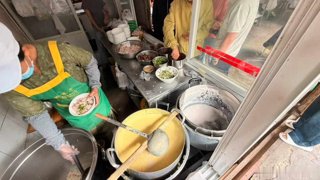 吃一碗饱饱的普洱早餐继续往边境走