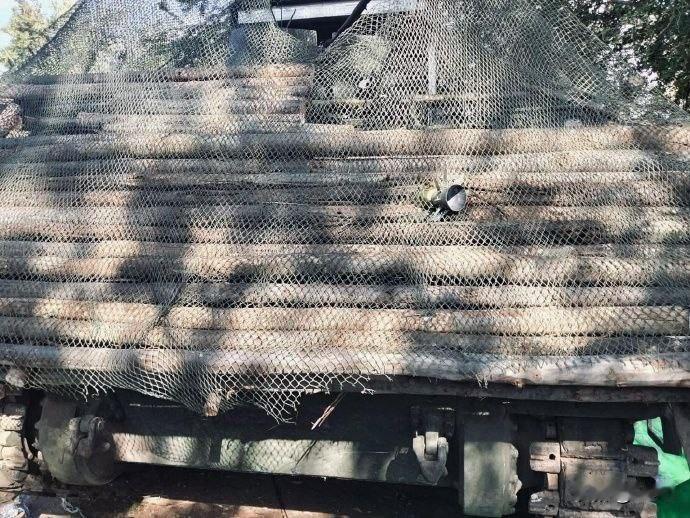 据称是泰军M113的木材装甲，硬接了一发柬军的火箭筒。不知道说啥。第三世界战争真