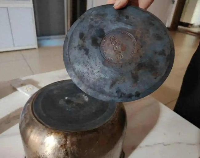 自己闯的祸，就得自己承担！湖南株洲，一名女子花 439 元入手一口压力锅。没想到