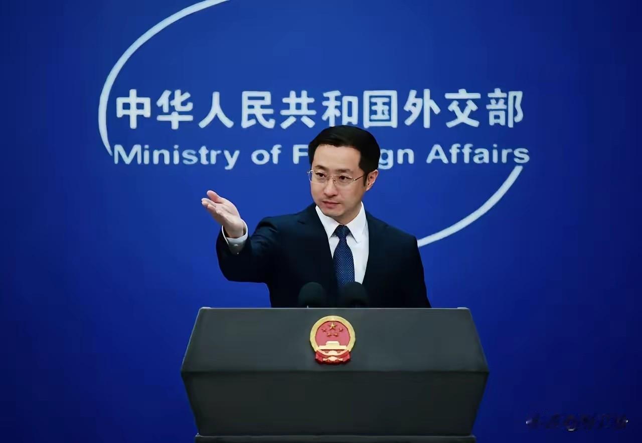 荷兰突袭中资芯片厂， 中国撂话反制供应链崩裂

荷兰政府突袭，目标是中国企业闻泰