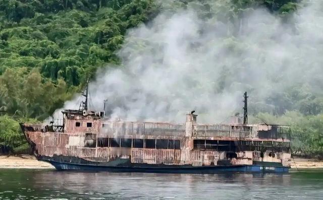 这回中国没再急着冲上去兜底！菲律宾一艘渡轮烧成火海，35人遇难、54人失踪，海岸