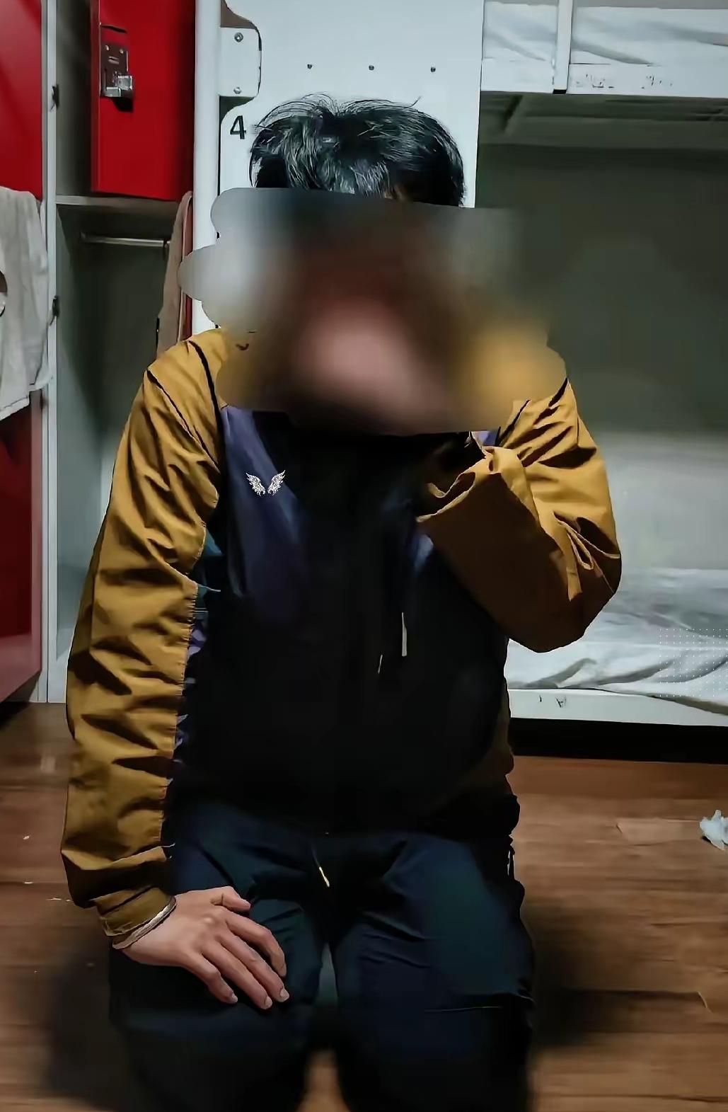 一个22岁的中国女孩，在韩国的青旅里醒来，发现自己的身上、脸上、头发上全是别人的