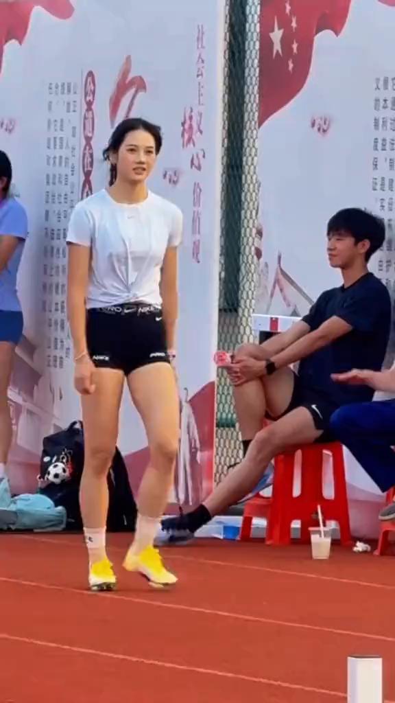 你敢相信一个未满十七岁的中国少女打破了沉睡三十六年亚洲u二十亚锦赛的记录，更让日