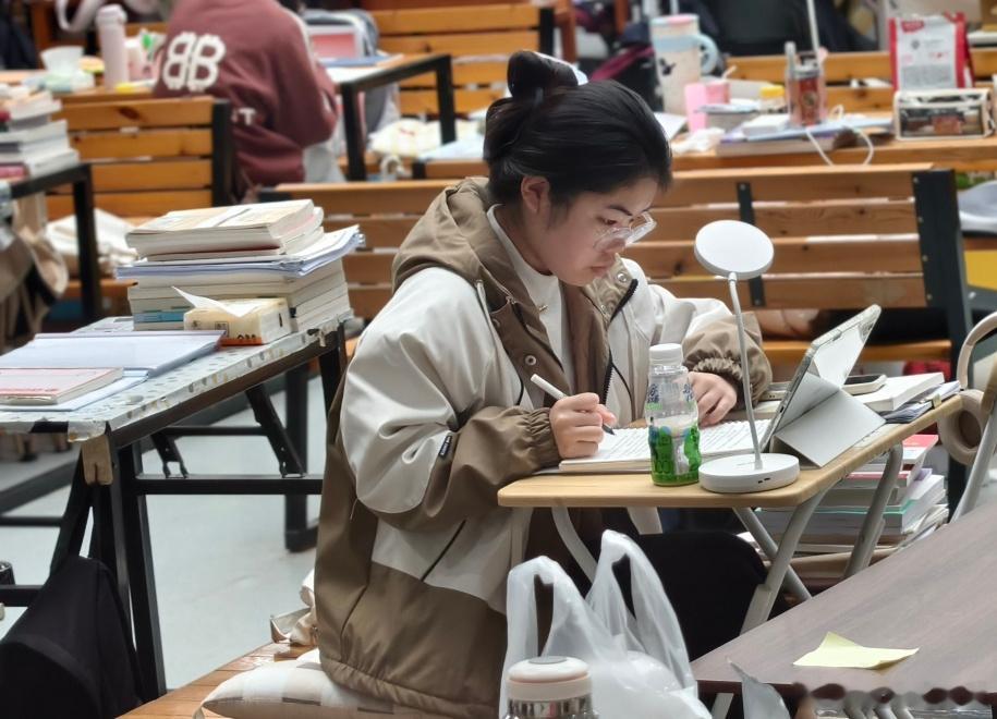 CATTI国内外热点新闻综述～本周末或许考到的地方一、国内热点中文：2025年1