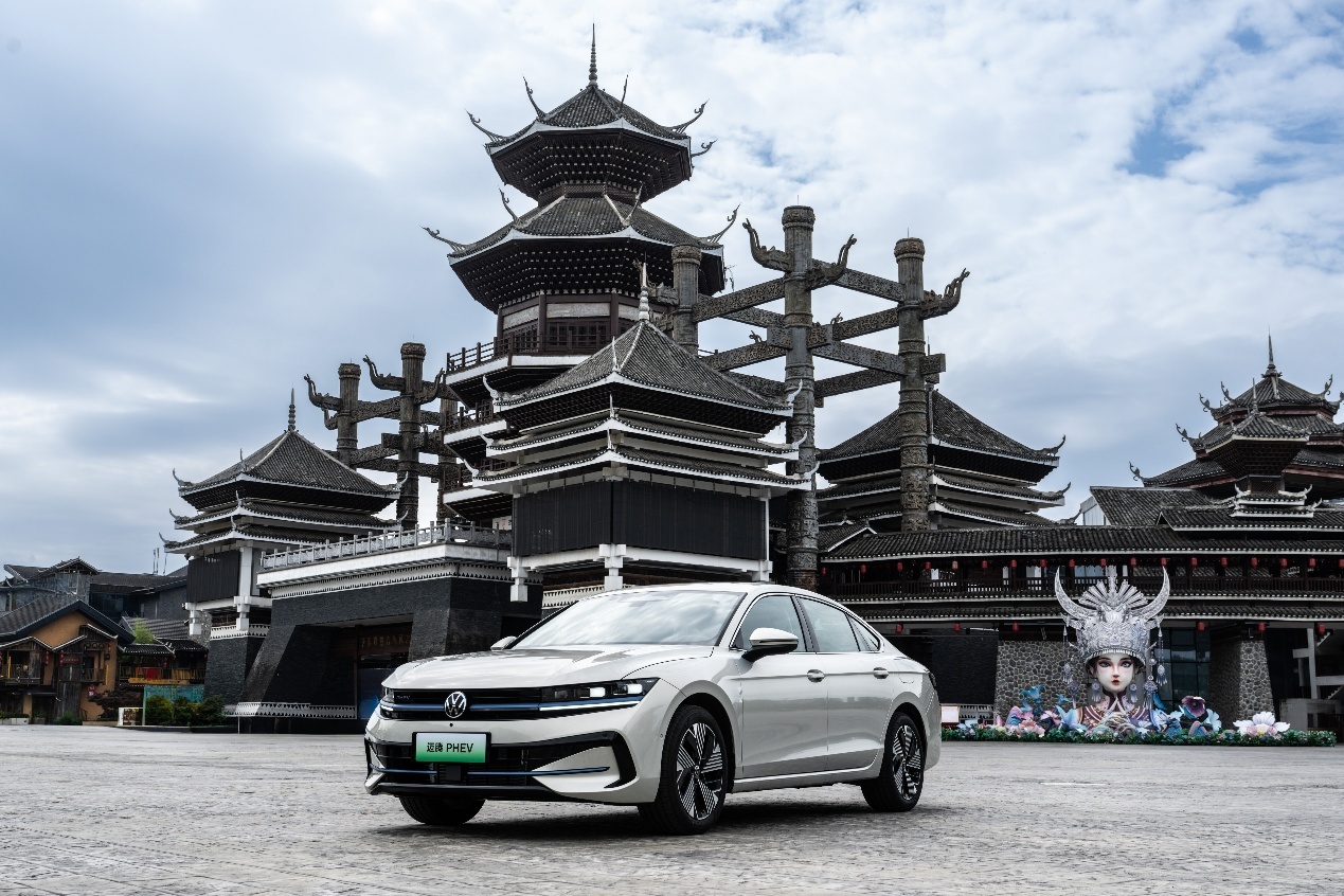 合资插混破局者来了。一汽-大众 迈腾PHEV、探岳L PHEV上市，16.99万