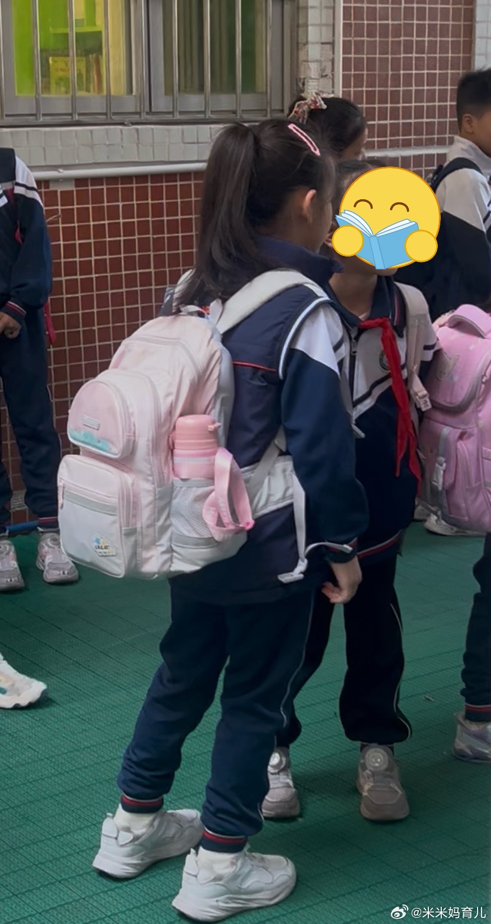 这几天还没开大门就到学校了～真的很棒米米的成长记录