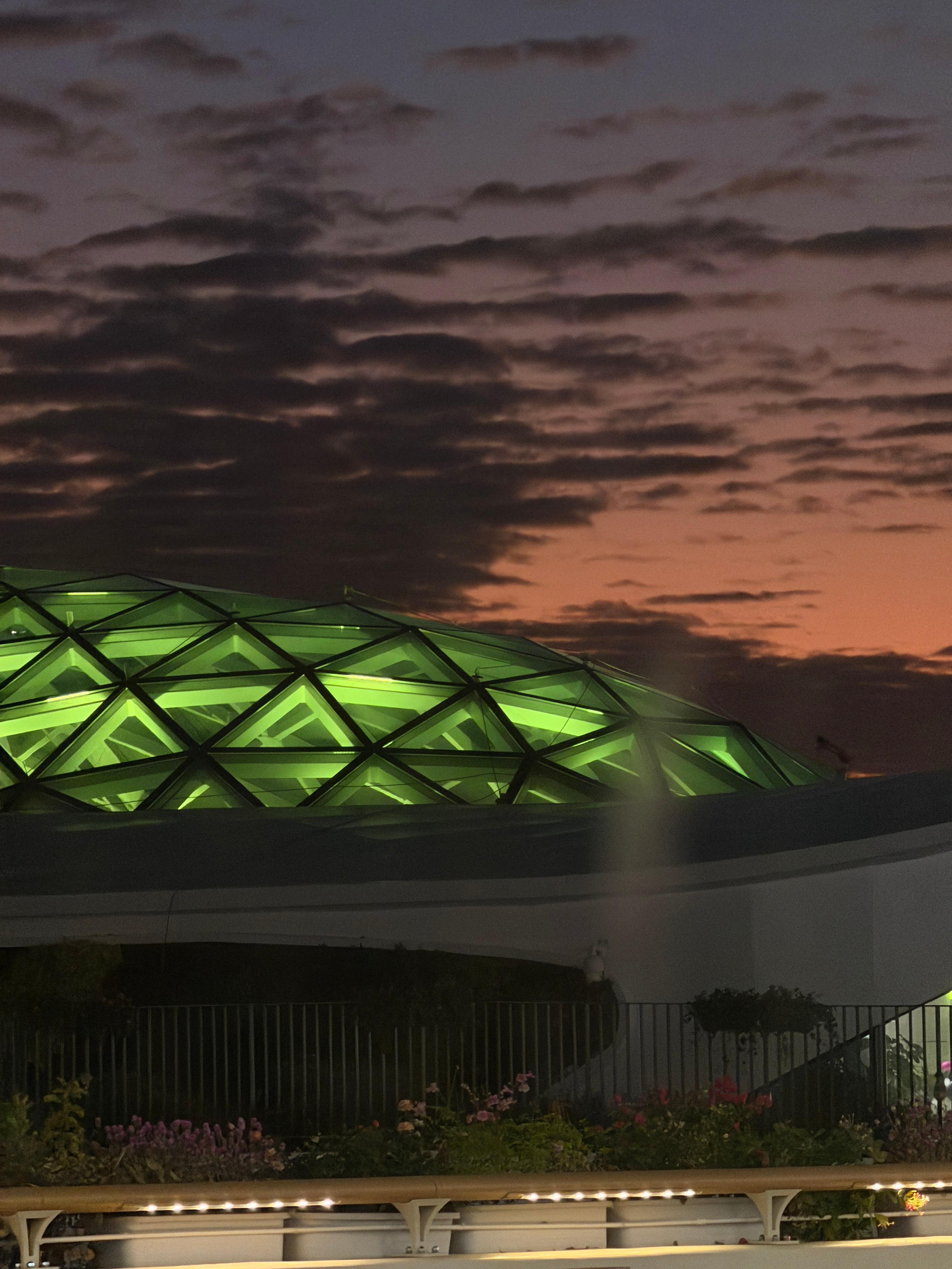 打卡白云刚刚运营20来天的T3，确实新，确实大，走得腿真疼。快速通道进来就是休息