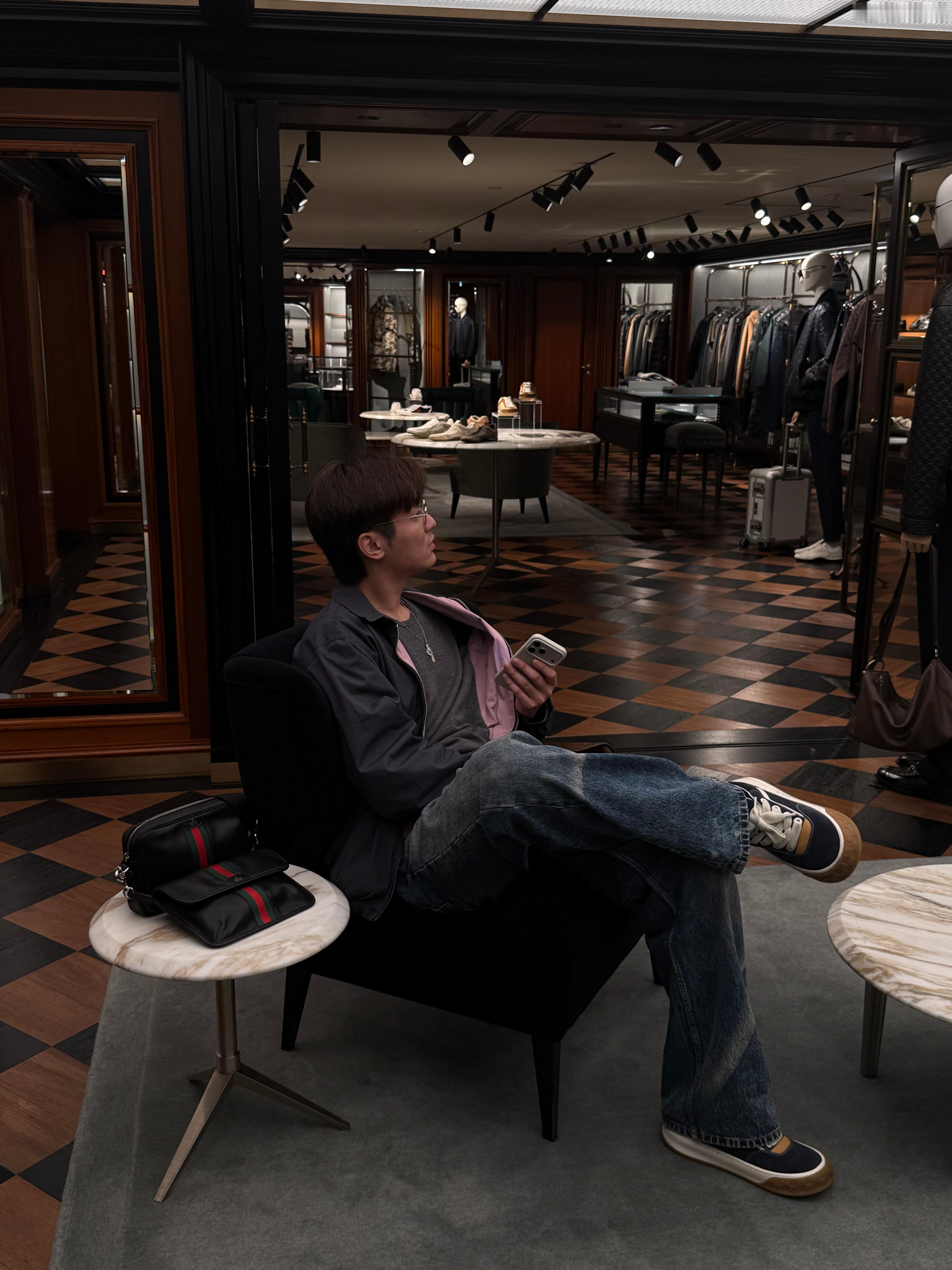 LV是真的回事真的每时每刻都在排队这也太旺财了吧原来就只有我消费降级了是吧我吸吸