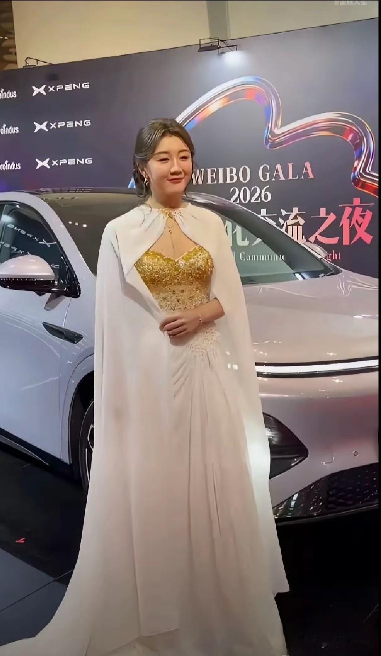 陈梦身高167，体重55公斤，是女子最标准身材，亭亭玉立，走路带风，英姿飒爽。