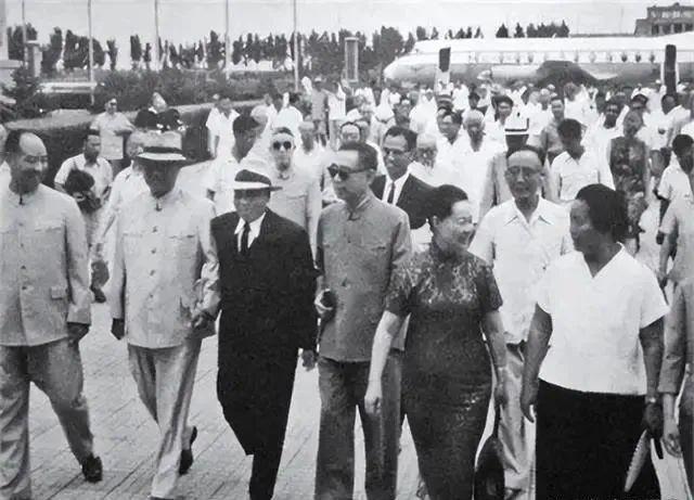 1965年，台北。蒋介石听闻李宗仁即将返回大陆，决意效仿克什米尔公主号事件实施暗