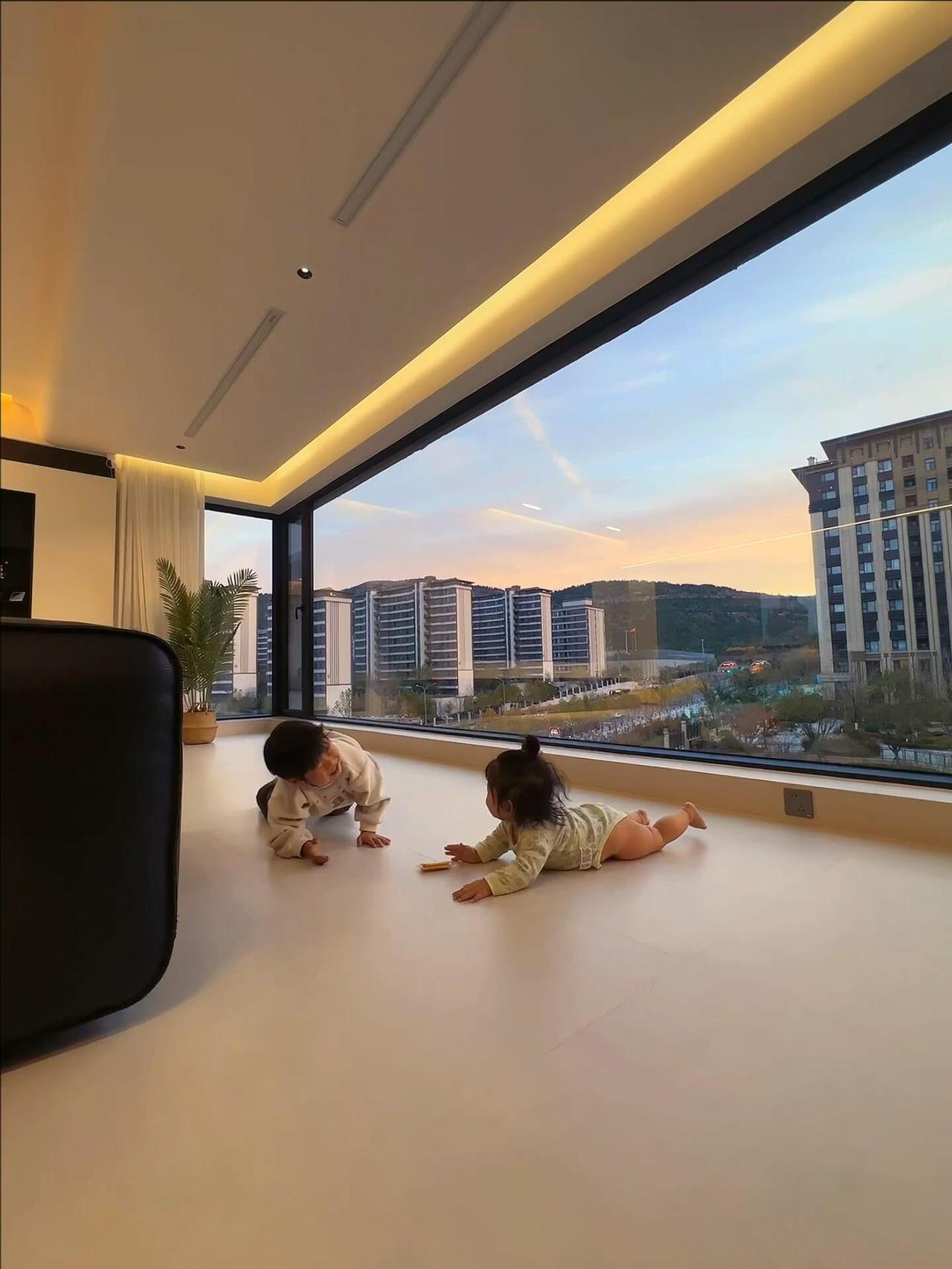 老公说：咱们这日子，在普通人里算是过得顶好啦！山东有位女士晒出了自家生活照，一家