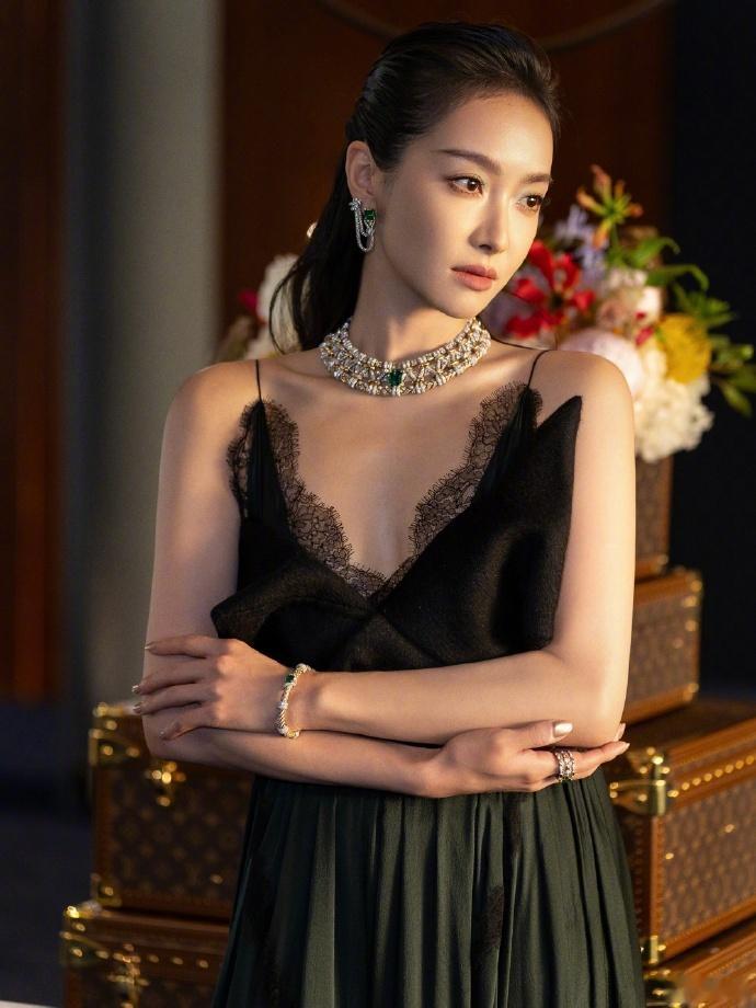 宋茜完全是妈咪级别宋茜大光明美艳风也真的是太漂亮了吧，完全就是妈咪级别的美貌了呀