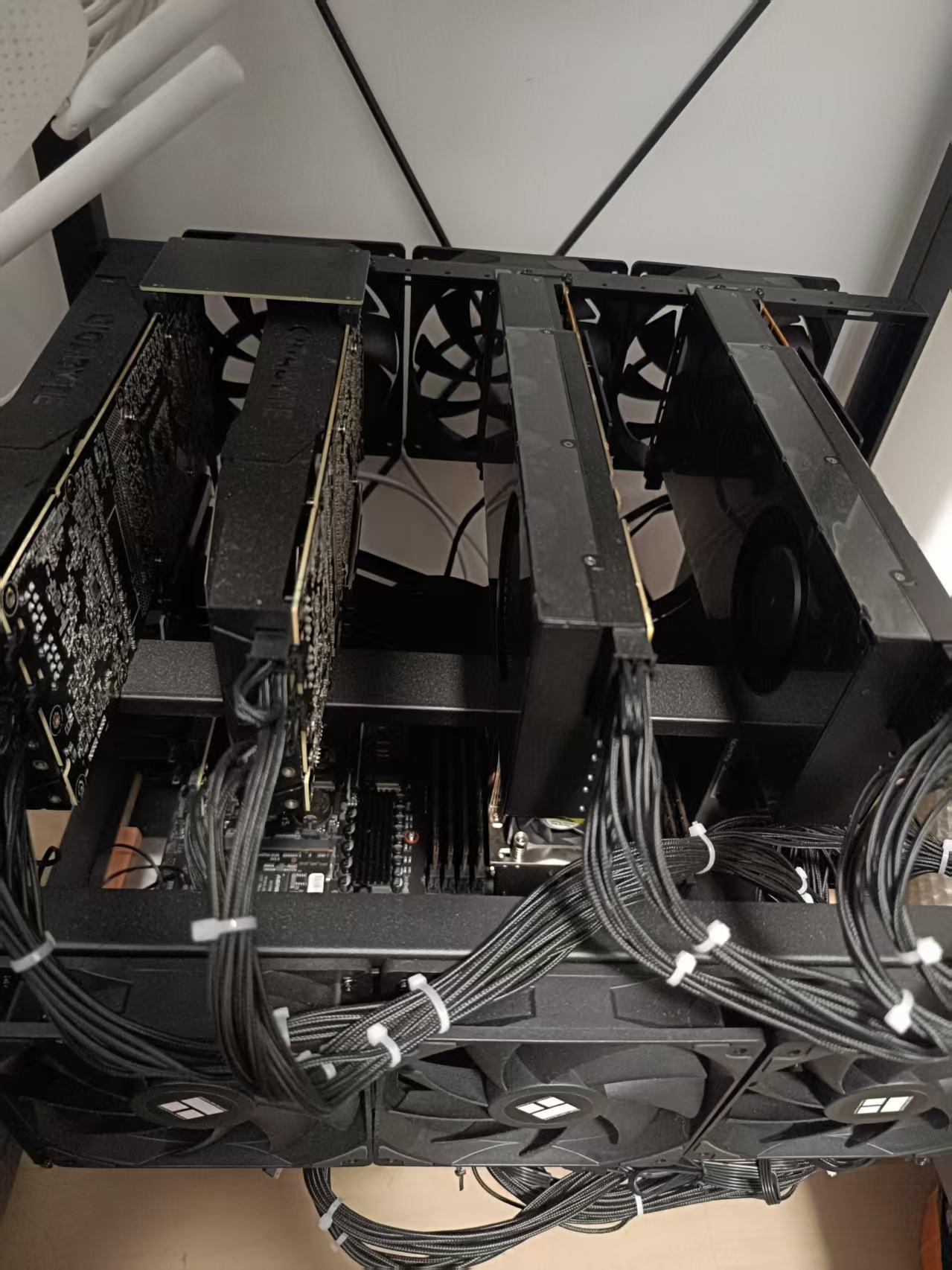 我的第三个AI主机，是否能助我改变命运！

第一台AI主机(洋垃圾)，CPU E
