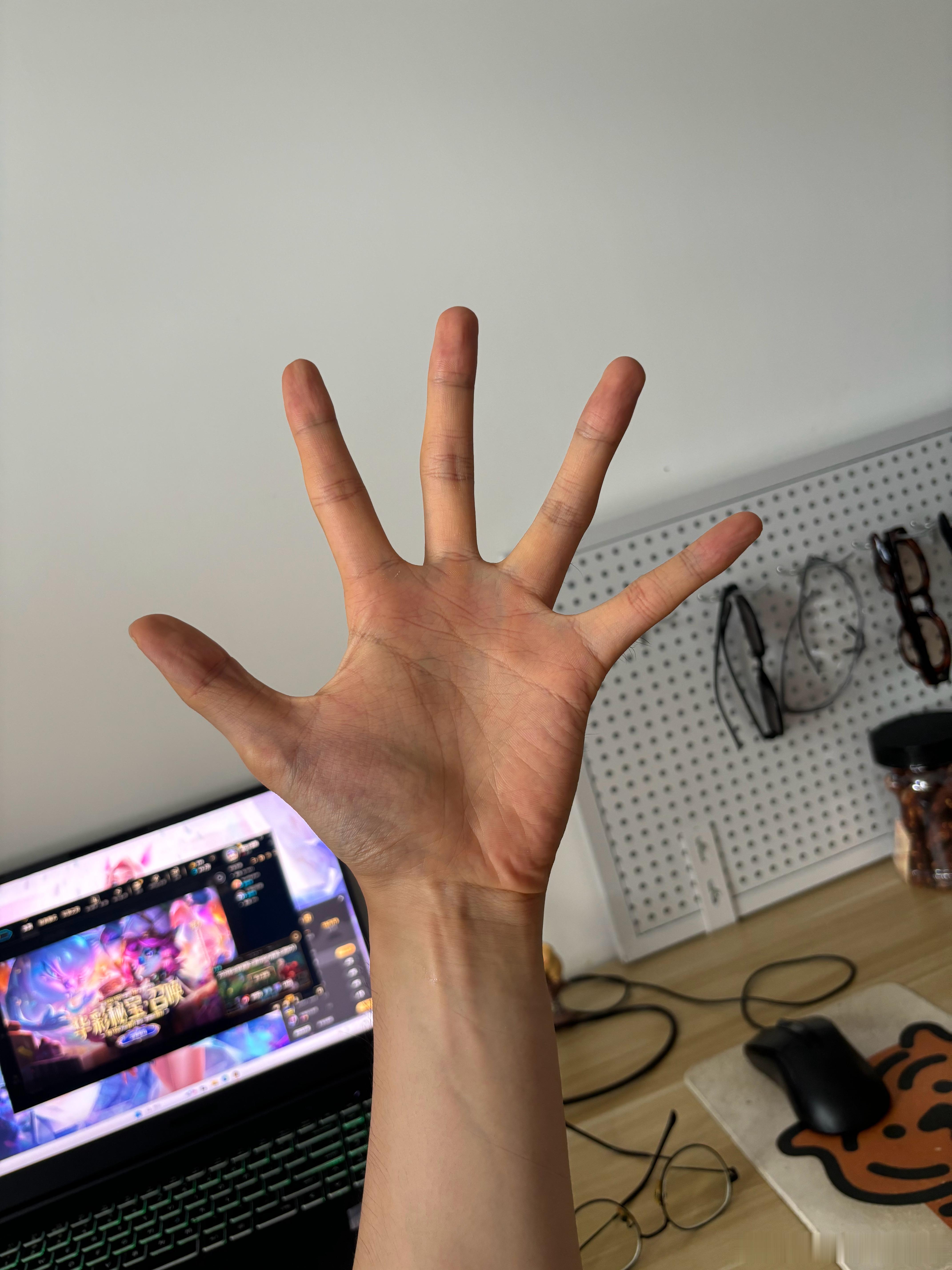 为什么有的人手指头又短又肉