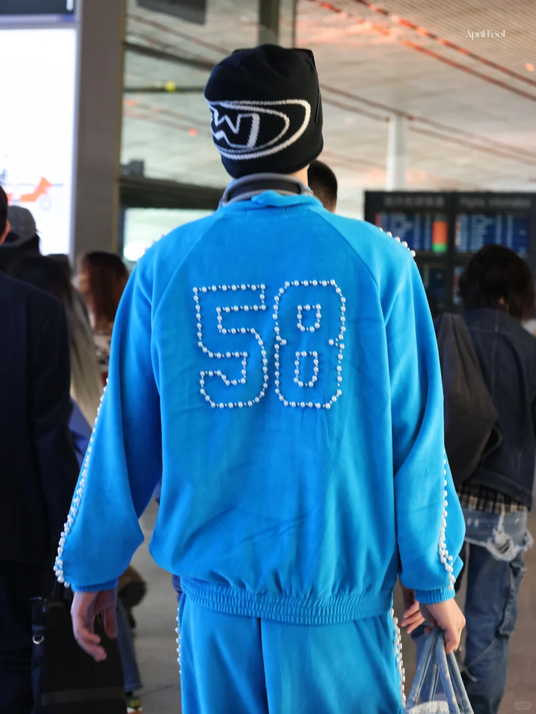 在弟们生日这天cos行李牌