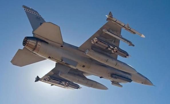 美国援助以色列精确制导炸弹GBU-39B，然后以色列拿这个GBU-39B去轰炸黎