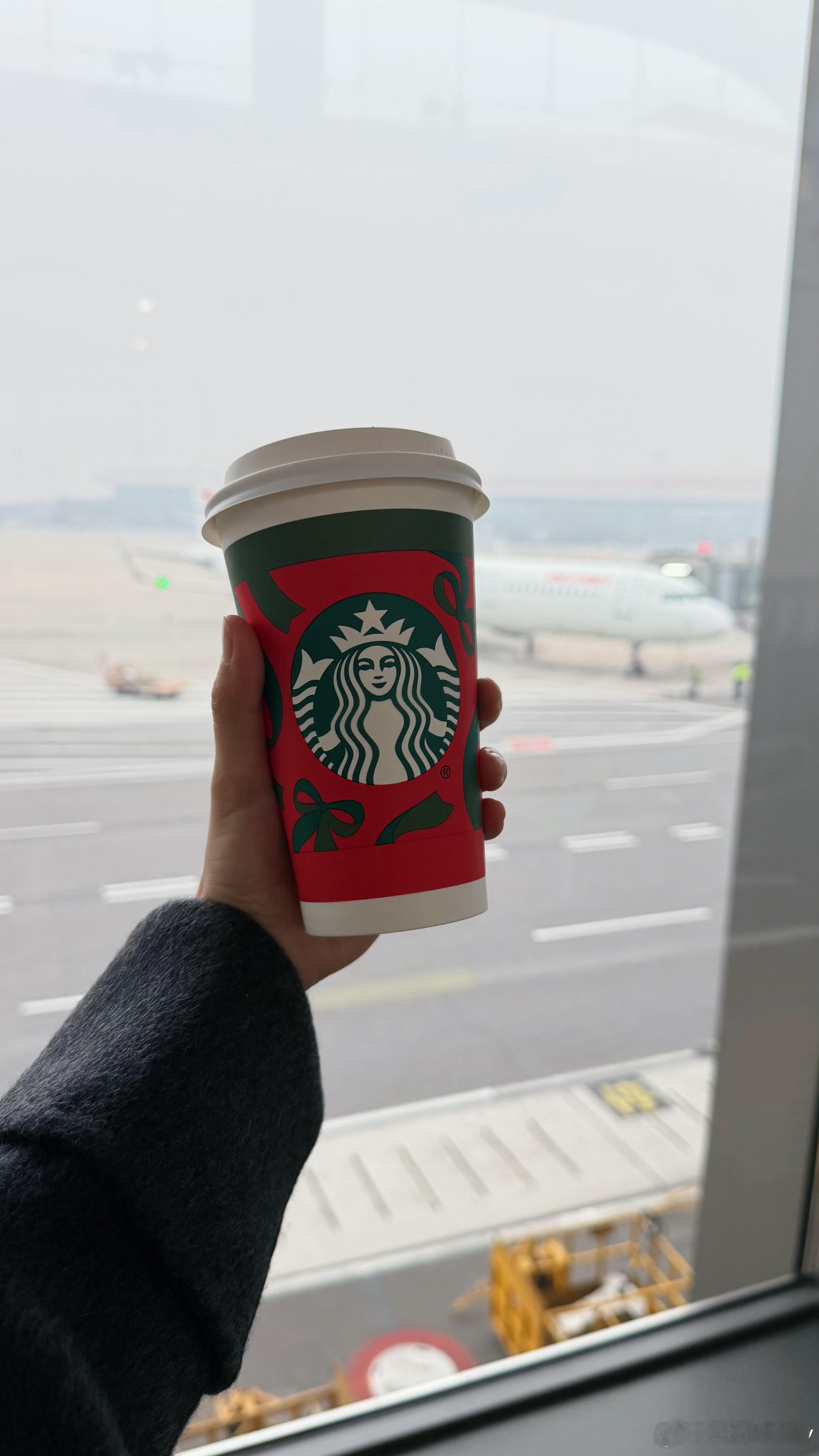 早八打工人✈️星巴克中国卖掉了桐学会  ​​​