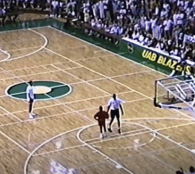 乔丹的这个罚球线起跳扣篮比扣篮大赛的更加劲爆！