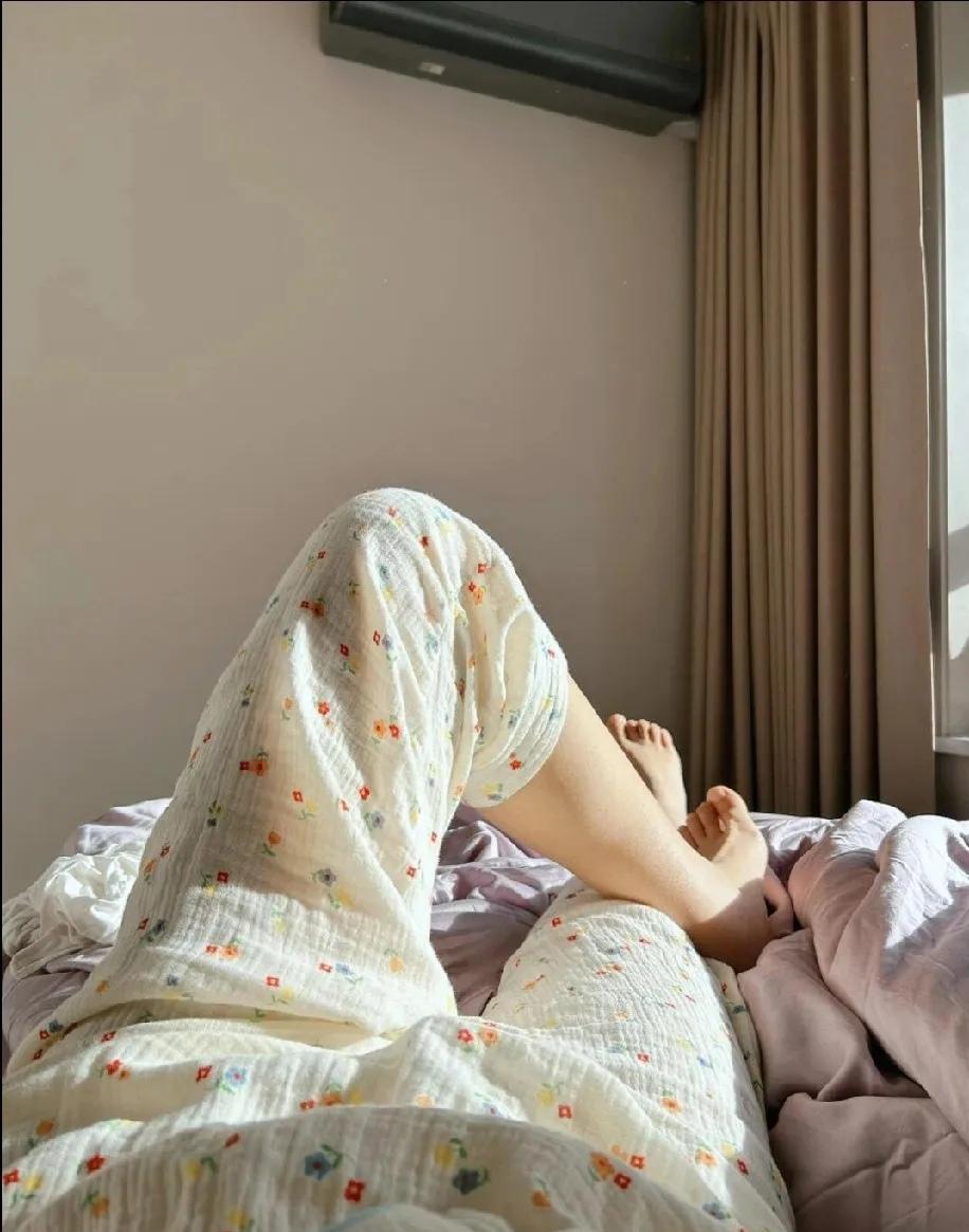 我身体不舒服，女儿心疼我，把我接到她家照顾，本以为能享享清福，没想到却听到让我心