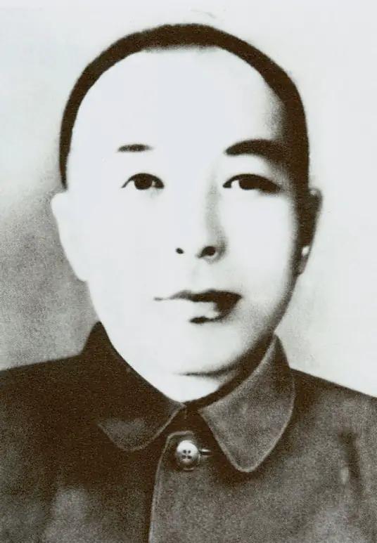 1941年，担任东北抗联3军总指挥的李兆麟，抱着6个月大的孩子，走向深山。
 