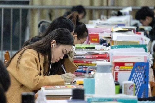 #记录我的2024##专升本女孩考研389分与室友相拥尖叫#考研像是在黑房子里洗