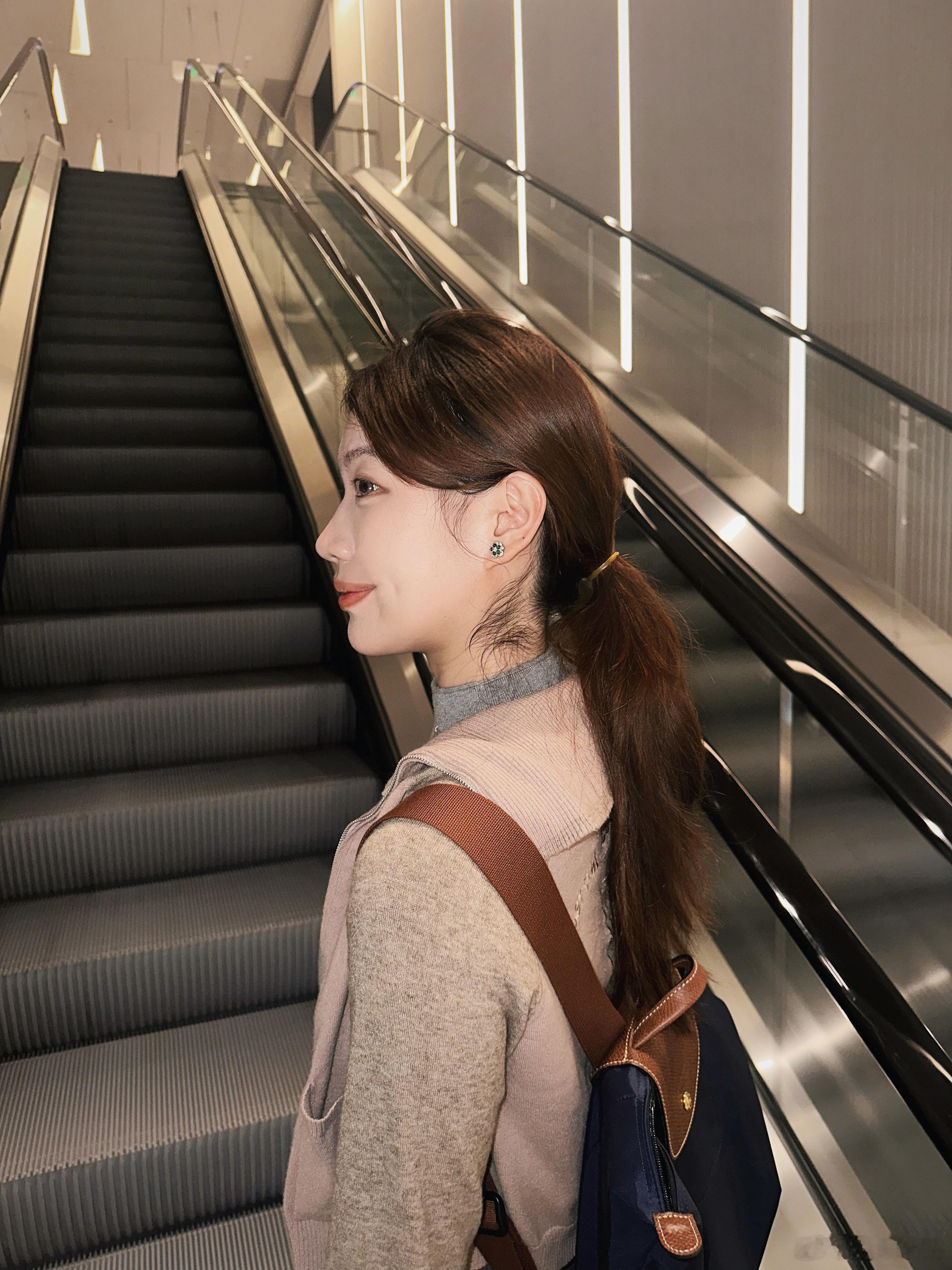 今天心情好 买到了好看的网球鞋 吃了甜甜蛋糕 